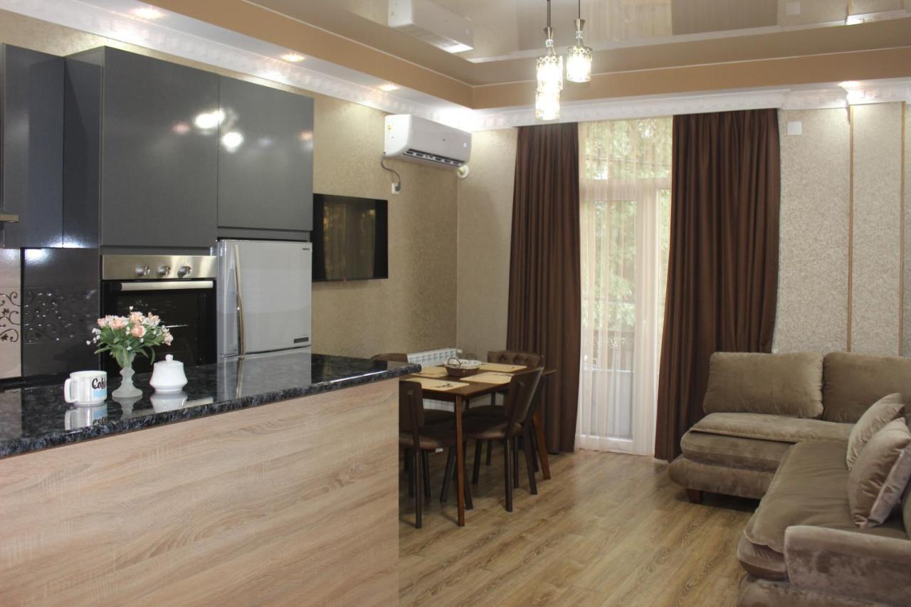 Hotel Tarasa Koutaïssi Extérieur photo