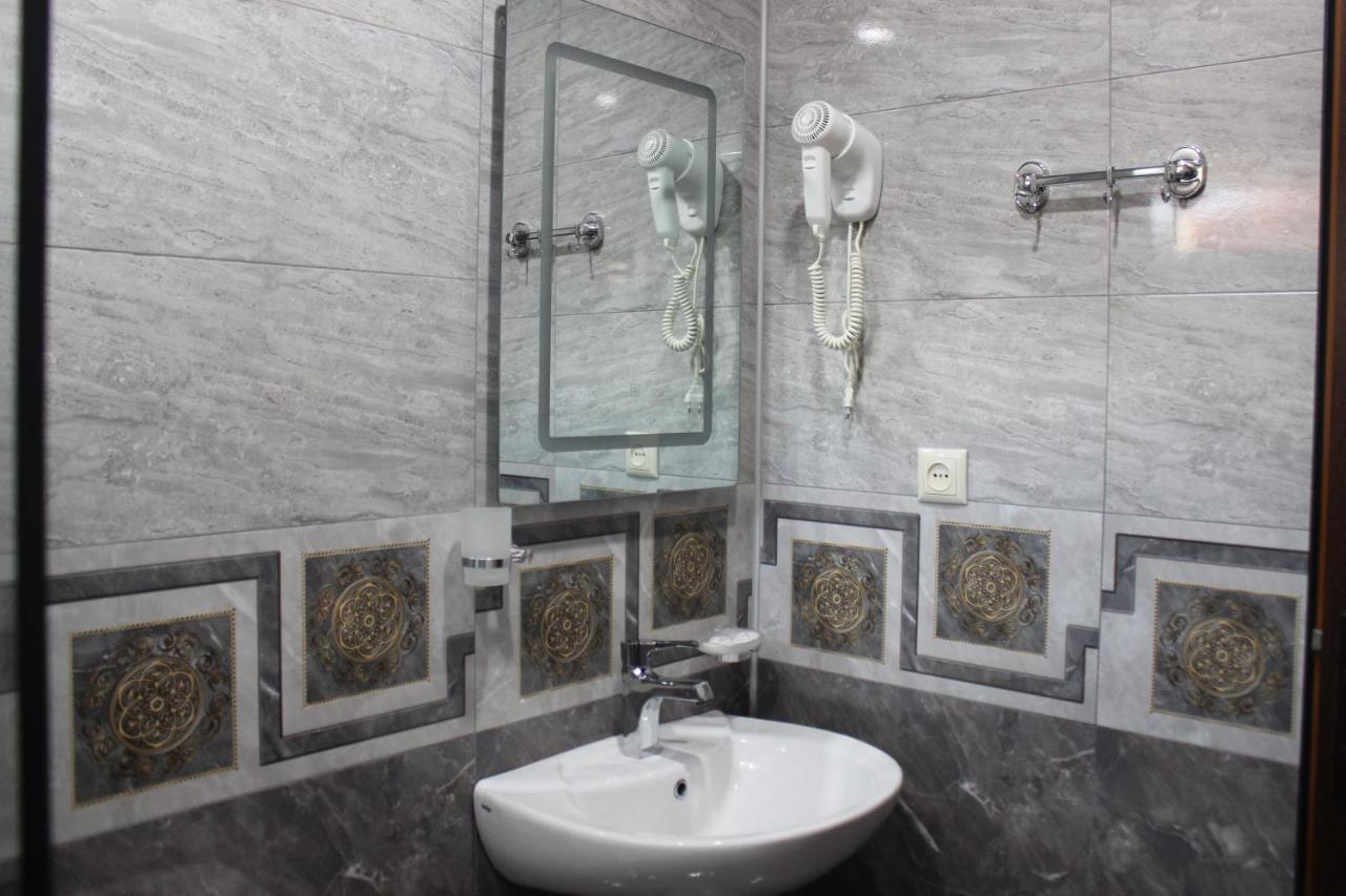 Hotel Tarasa Koutaïssi Extérieur photo