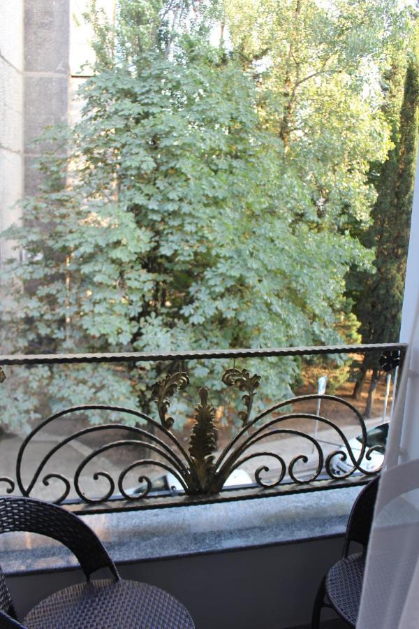Hotel Tarasa Koutaïssi Extérieur photo