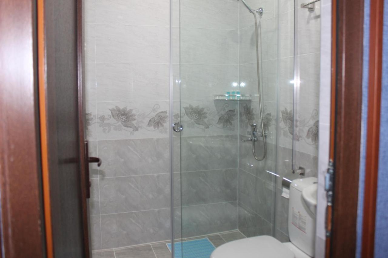 Hotel Tarasa Koutaïssi Extérieur photo