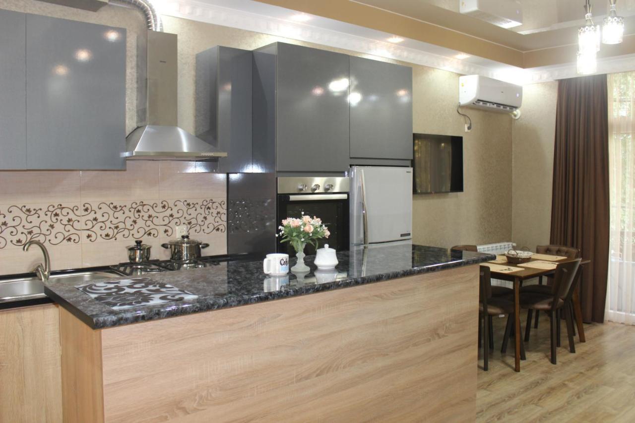 Hotel Tarasa Koutaïssi Extérieur photo